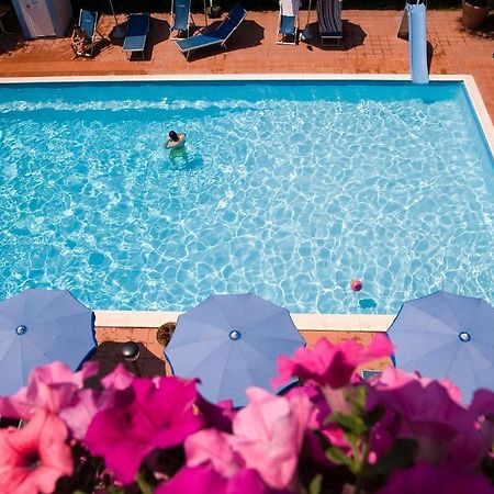 Hotel Leuco' Мартинсикуро Экстерьер фото