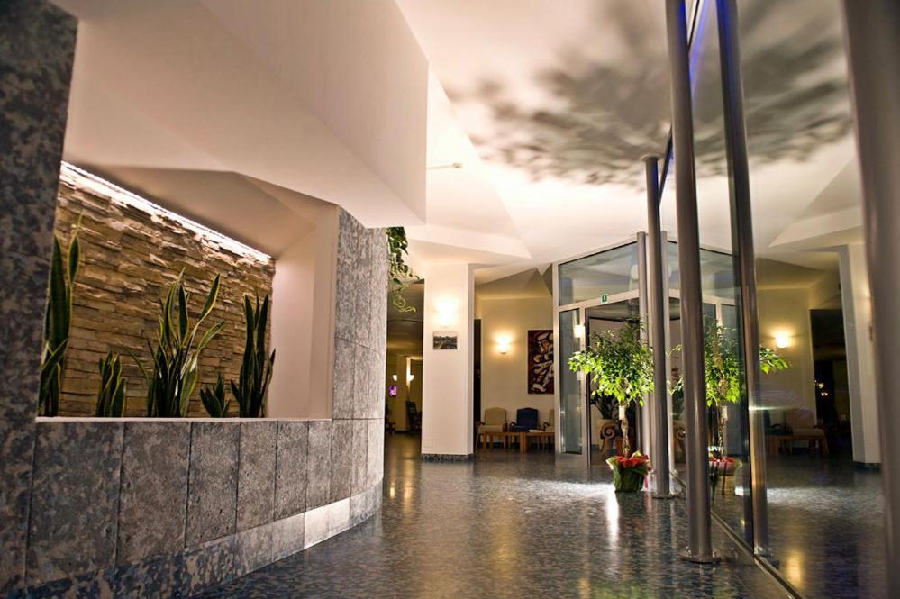 Hotel Leuco' Мартинсикуро Экстерьер фото