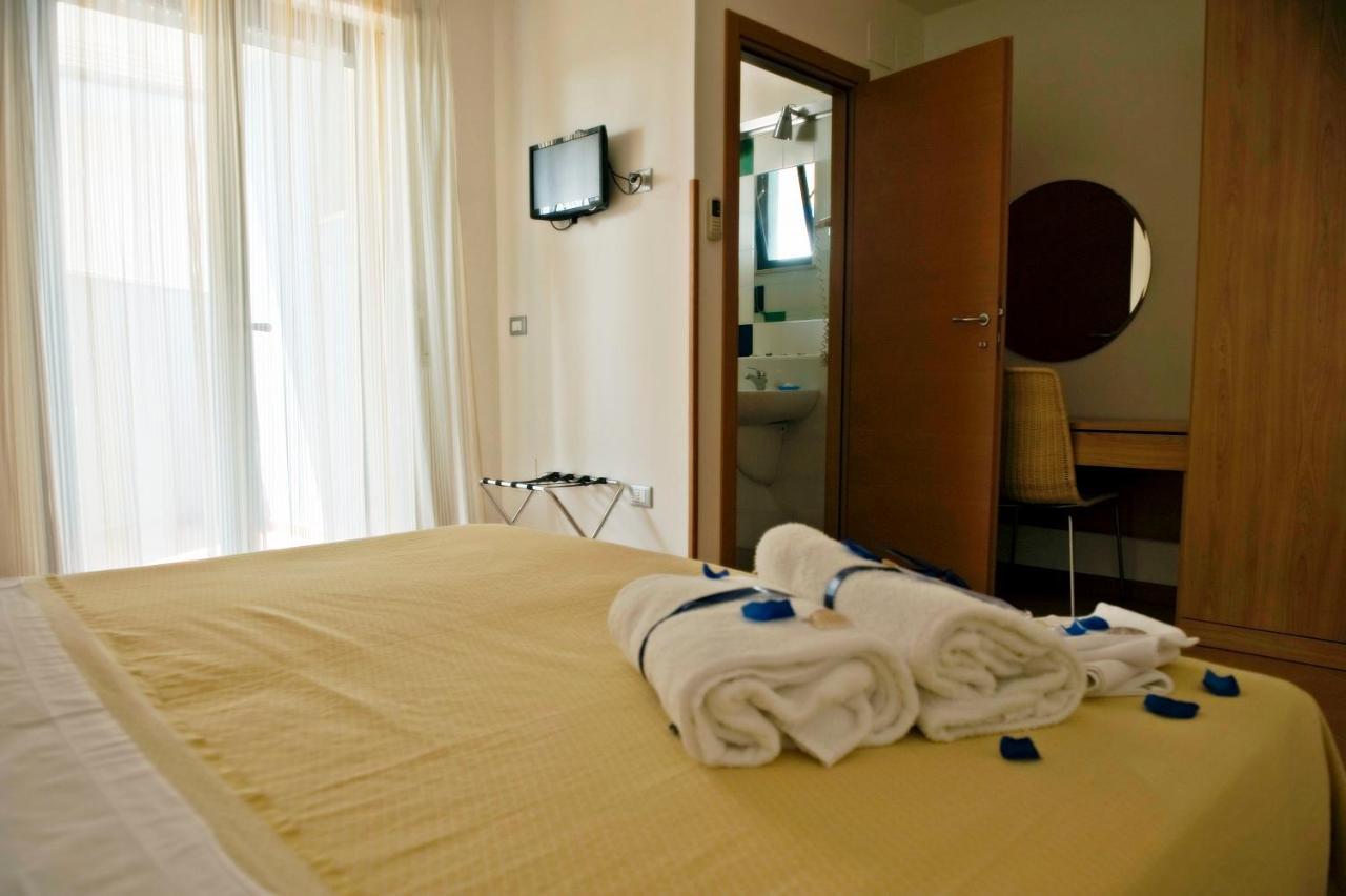 Hotel Leuco' Мартинсикуро Экстерьер фото