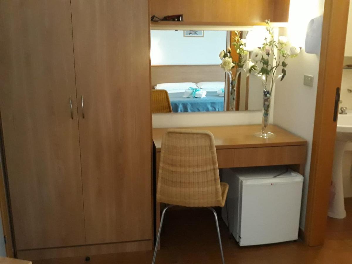 Hotel Leuco' Мартинсикуро Экстерьер фото