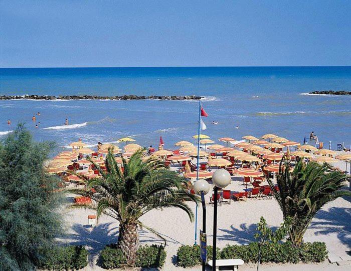 Hotel Leuco' Мартинсикуро Экстерьер фото