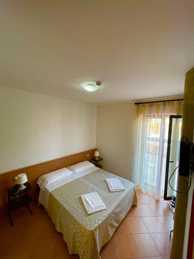 Hotel Leuco' Мартинсикуро Экстерьер фото