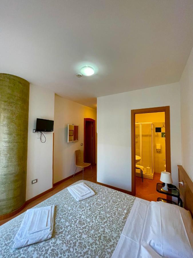 Hotel Leuco' Мартинсикуро Экстерьер фото