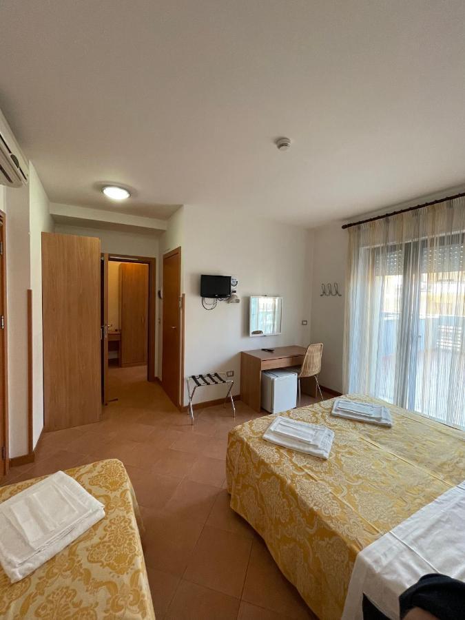 Hotel Leuco' Мартинсикуро Экстерьер фото