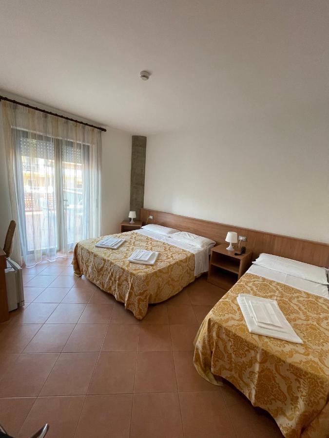 Hotel Leuco' Мартинсикуро Экстерьер фото