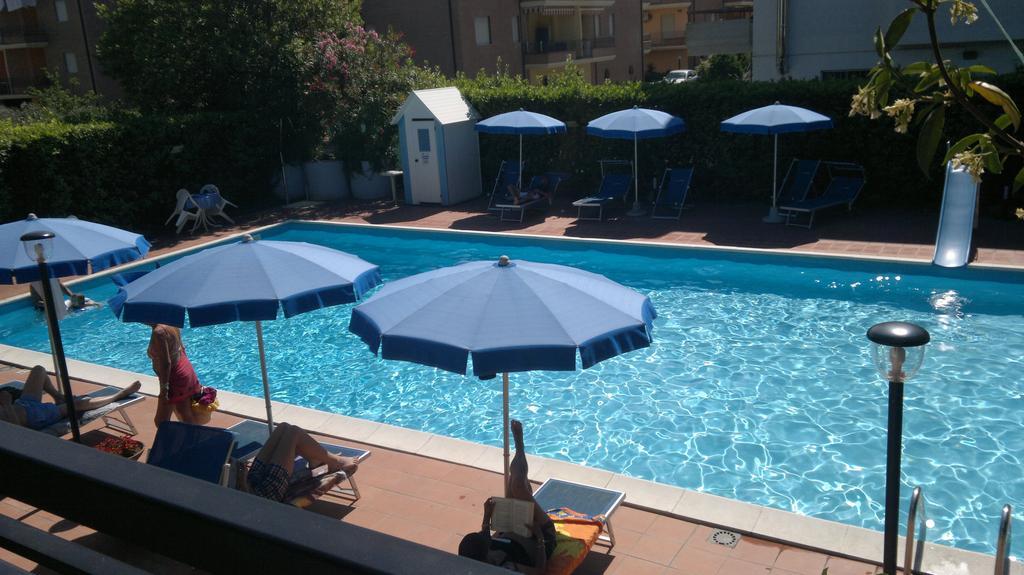 Hotel Leuco' Мартинсикуро Экстерьер фото