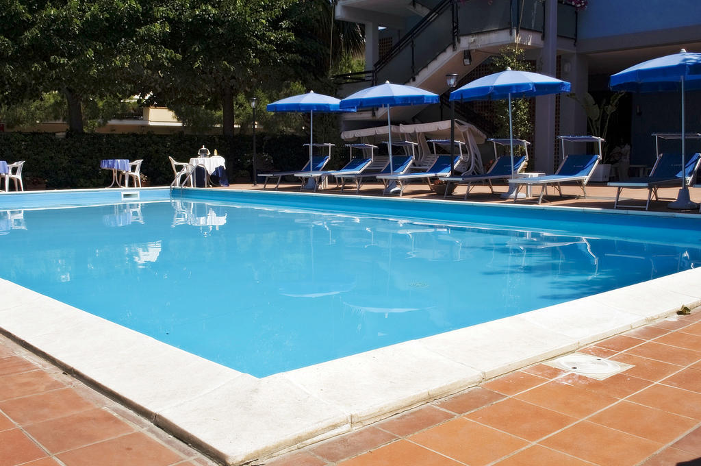 Hotel Leuco' Мартинсикуро Экстерьер фото