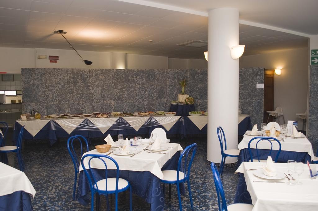 Hotel Leuco' Мартинсикуро Экстерьер фото