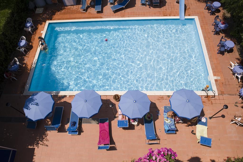 Hotel Leuco' Мартинсикуро Экстерьер фото
