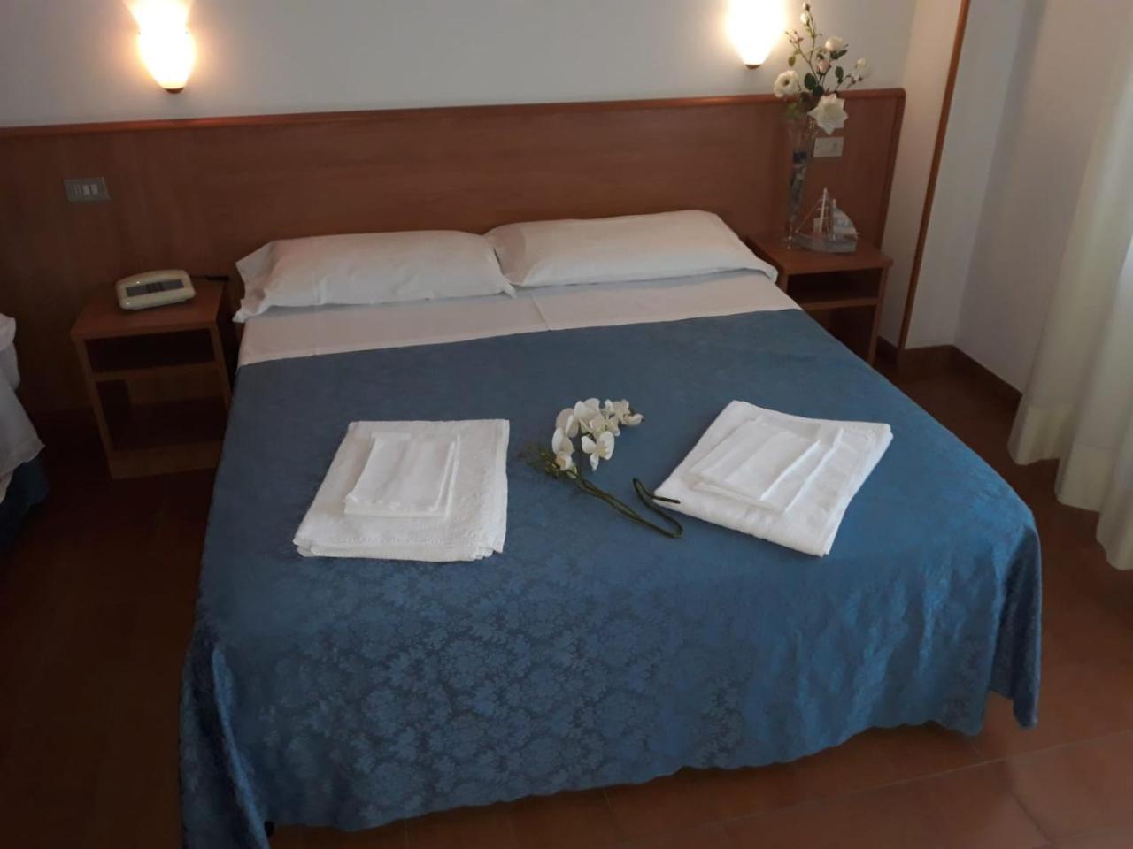 Hotel Leuco' Мартинсикуро Экстерьер фото