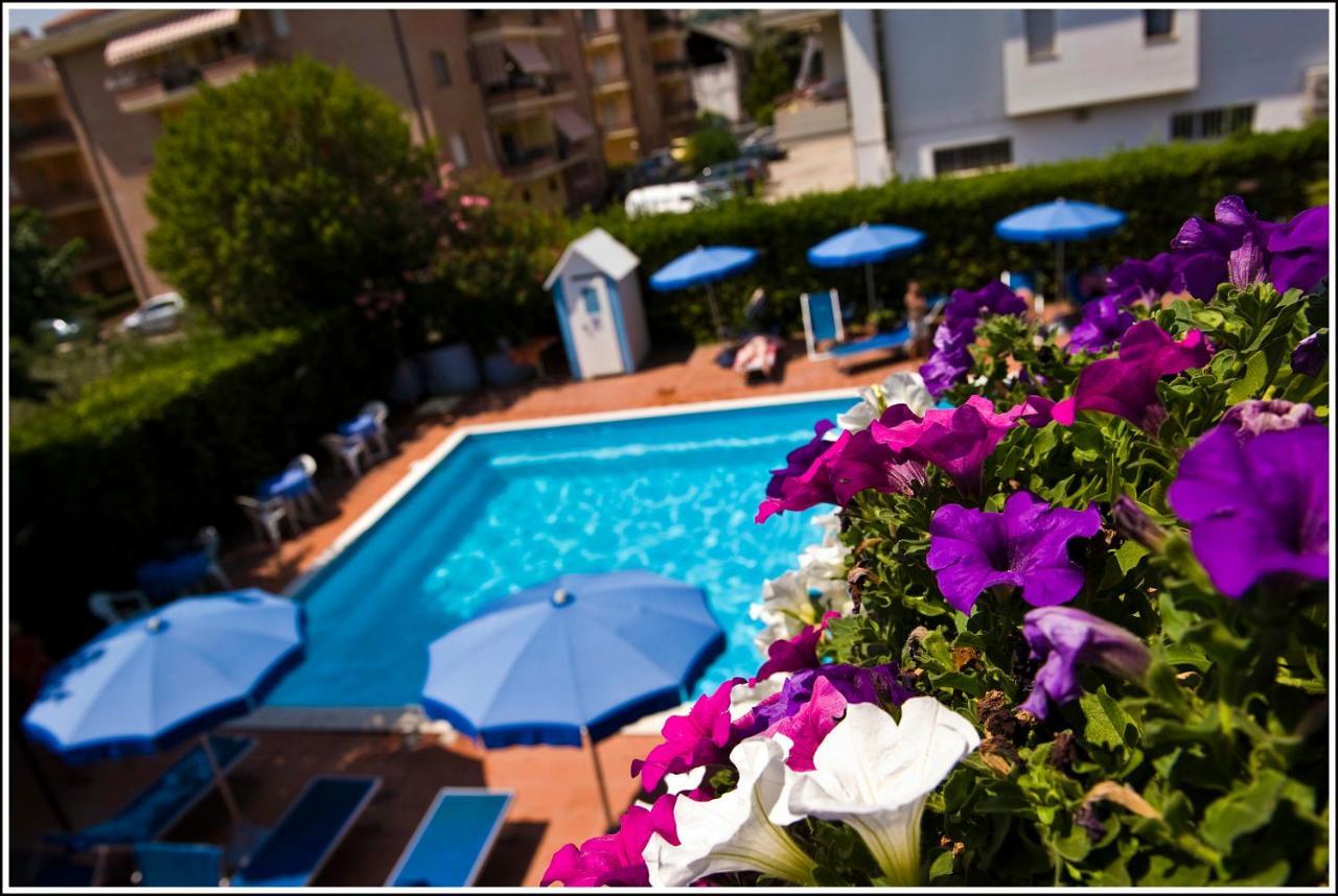 Hotel Leuco' Мартинсикуро Экстерьер фото